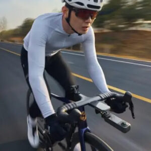 Insta360 X5 op de wielrenfiets bevestigd